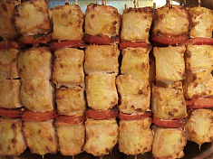 Куриная грудка на шпажках с овощами
