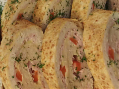 Рулет куриный с ветчиной и сыром