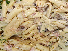 Макароны с беконом и сыром