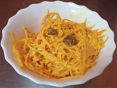 Морковный салат с изюмом