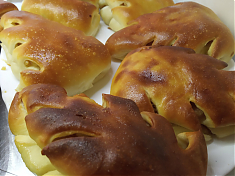 Пирожок с яблоком