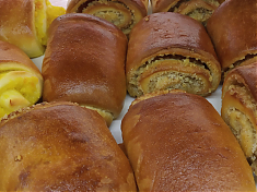 Плюшка с грецким орехом