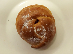 Плюшка с яблоком