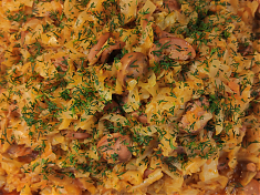 Солянка из свежей капусты с сосисками